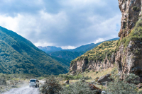 Mietwagen in Georgien - 10 Dinge, die deutsche Urlauber vor der Buchung wissen sollten