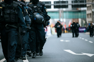 GroÃrazzia nach Zug-Angriff auf FuÃballfans